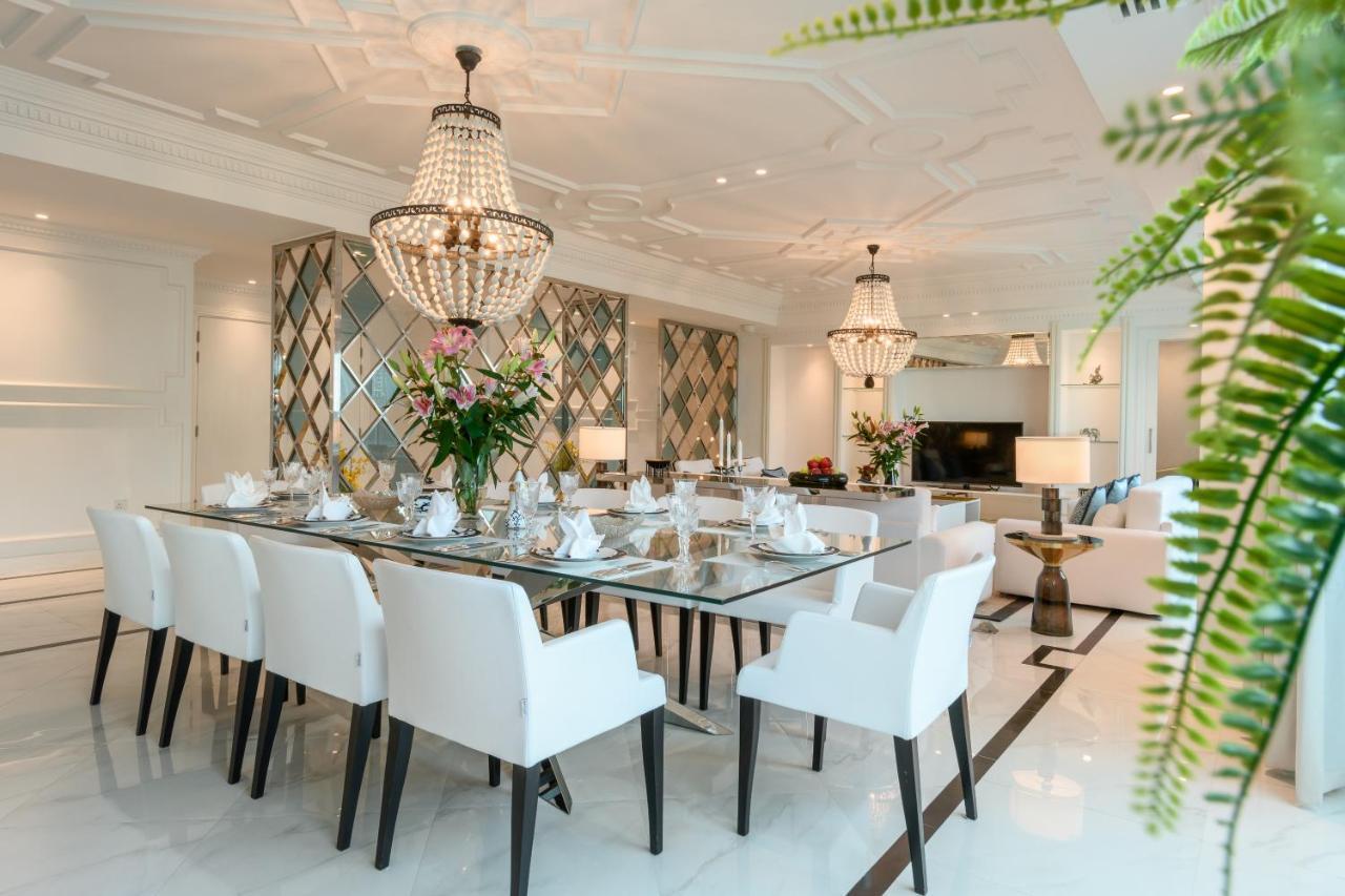 Centara West Bay Hotel & Residences Ad Dawhah Esterno foto A dining room
