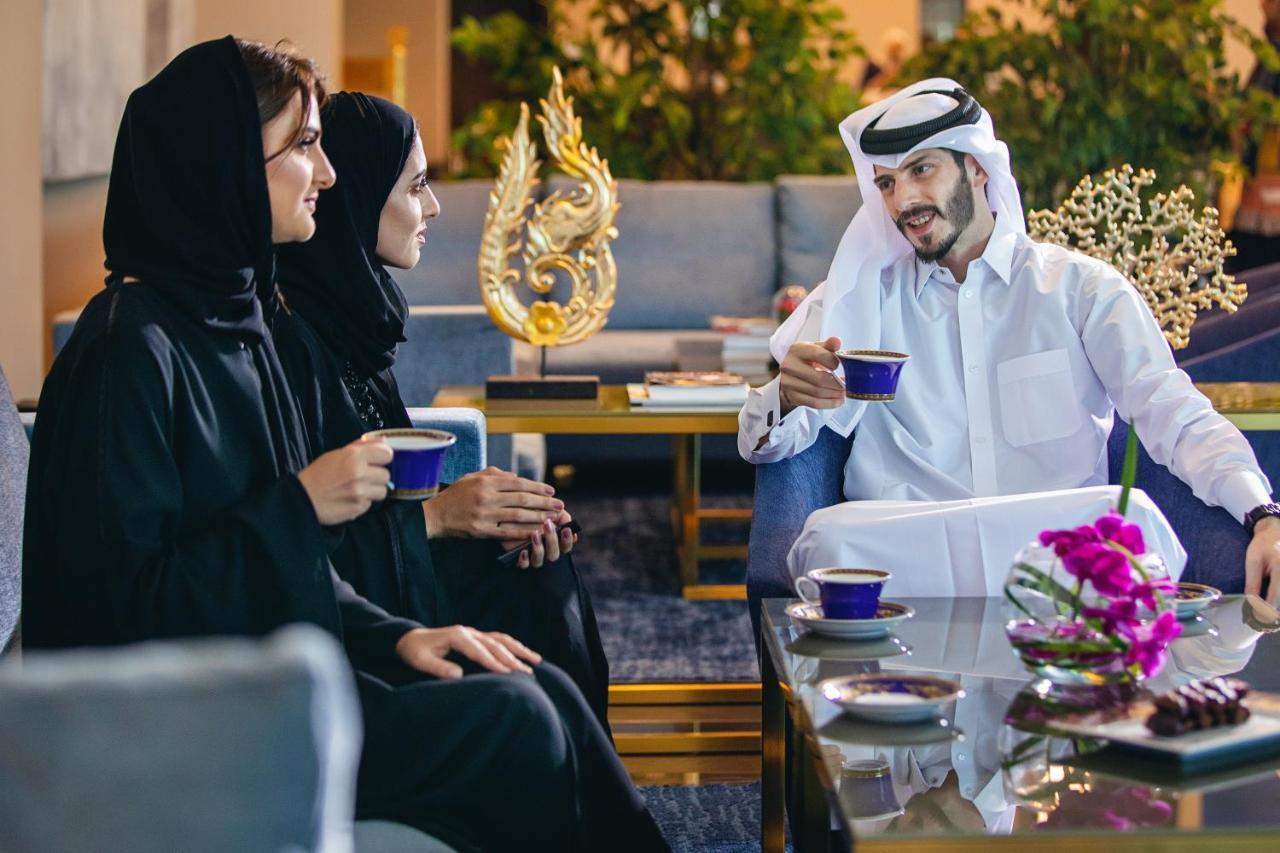 Centara West Bay Hotel & Residences Ad Dawhah Esterno foto Arab people drinking Arabic coffee