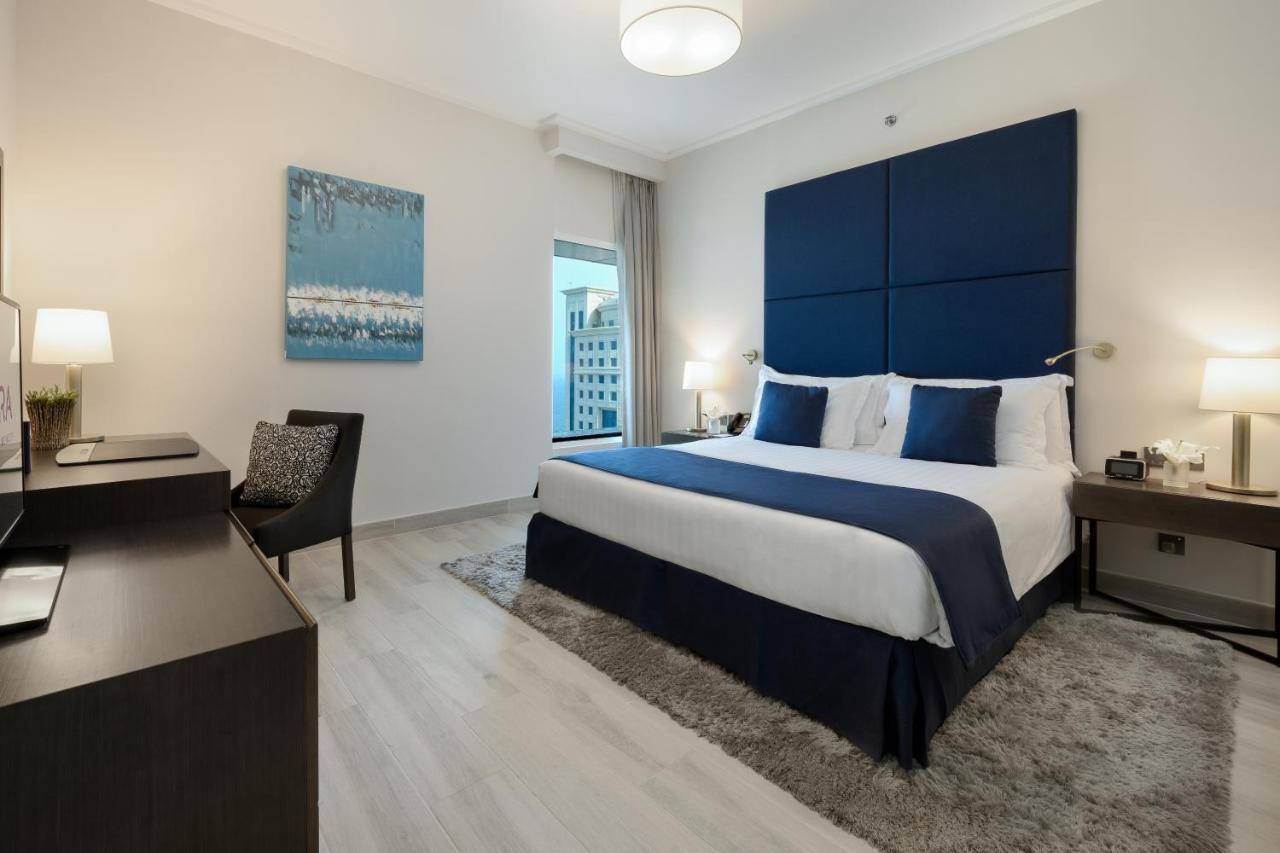 Centara West Bay Hotel & Residences Ad Dawhah Esterno foto A bedroom at the hotel
