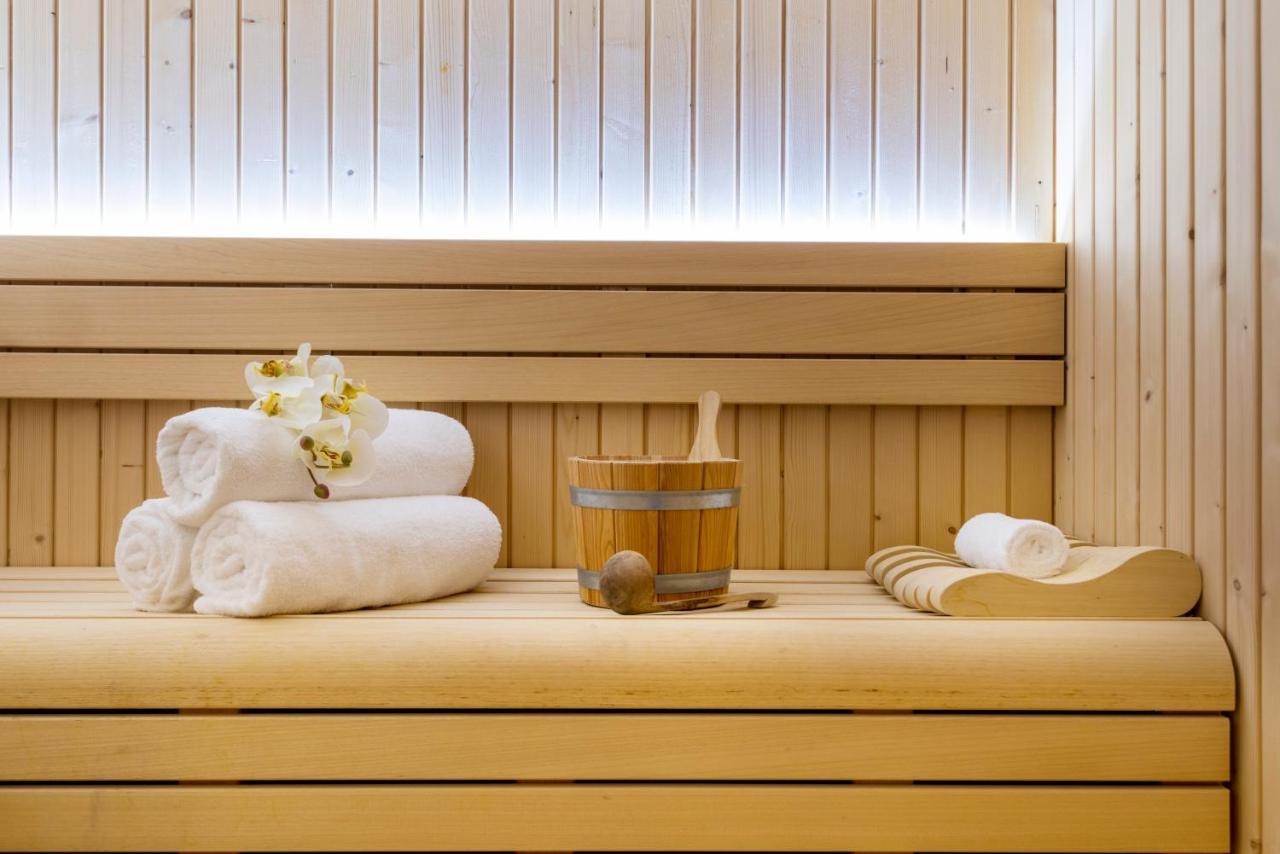Centara West Bay Hotel & Residences Ad Dawhah Esterno foto Sauna accessories